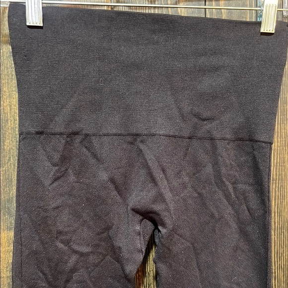Spanx Cropped Leggings M Black High Waist Rise Stretch Shapewear Minimalist - Picture 2 of 8